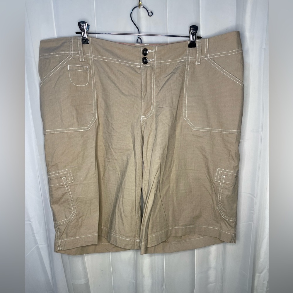 Lane Bryant size 16 cargo shorts